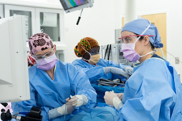 COVID-19 : il crée une visière imprimée pour protéger les soignants