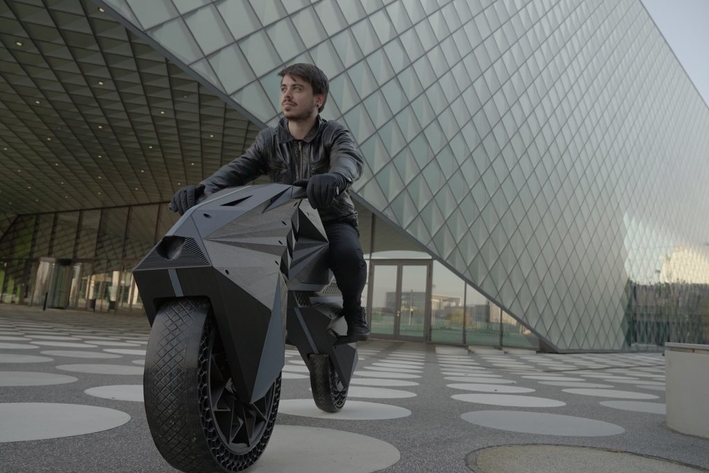 La Nera : la moto imprimée au look futuriste